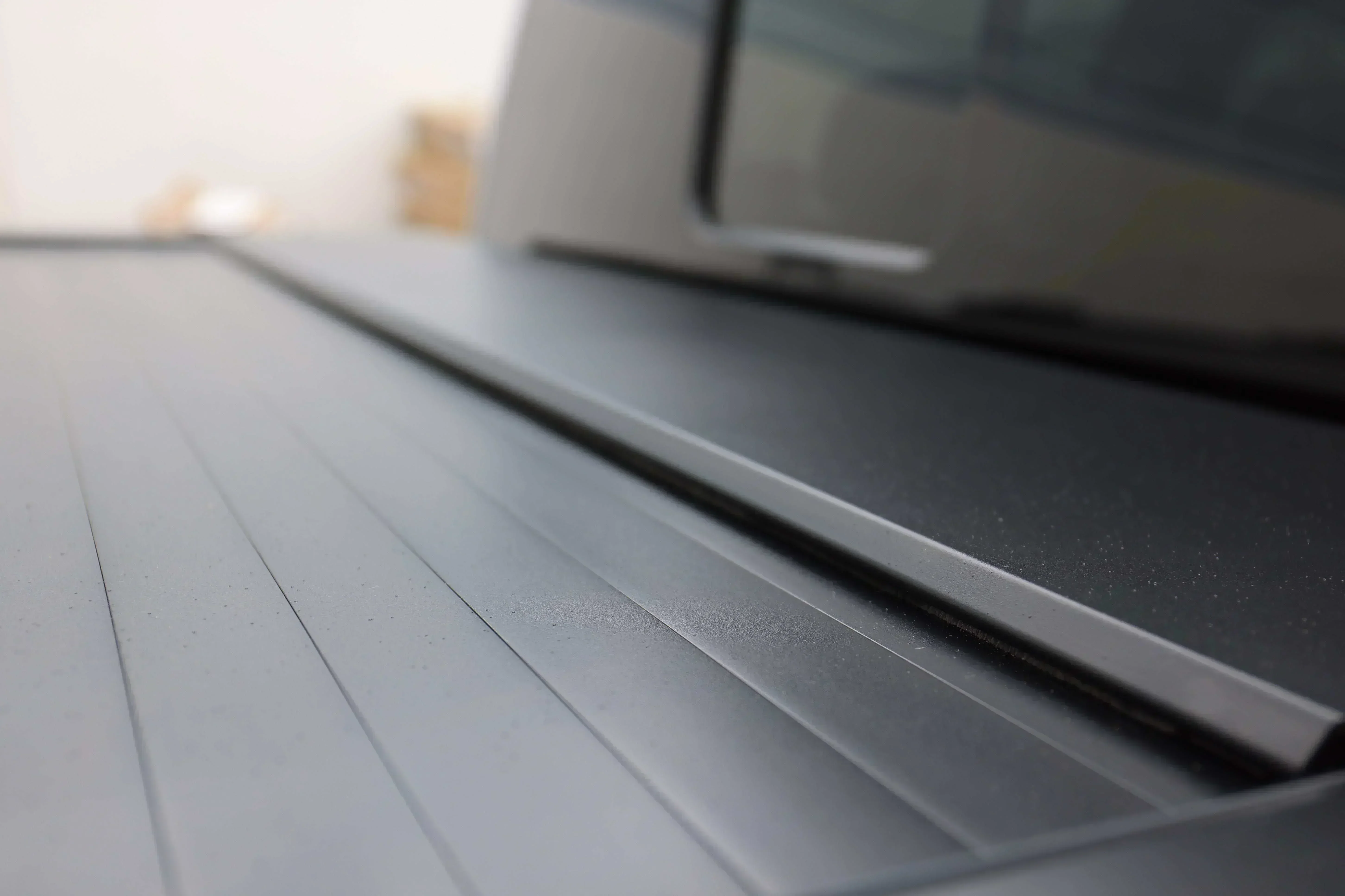 [Stealth Black 2-in-1 Bundle] Gladiator Retractable PRO Tonneau Cover w/ Rack System - Image 9