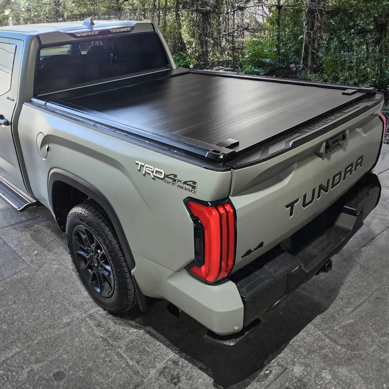 Toyota Tundra (5.5ft Bed) MR Retractable PRO Tonneau Cover - Image 4